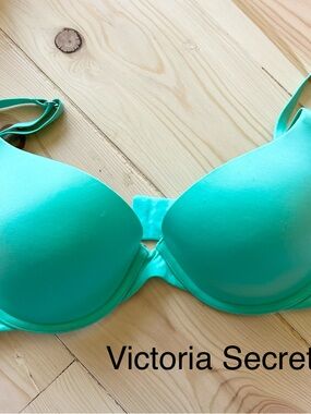 Victoria's Secret Mint Molded T-Shirt Bra